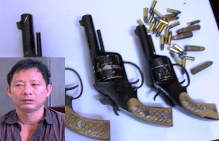 Mua vũ khí quân dụng trái phép về quê rao bán - 1